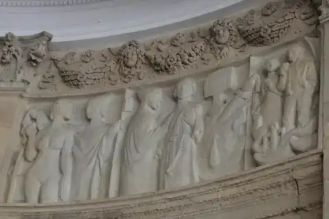 V. Lokvenc, reliéfy Lázeňství