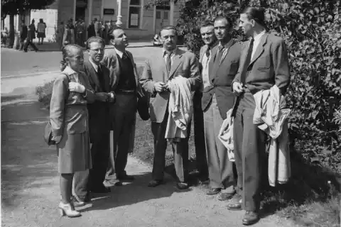 Zleva: Helena Zmatlíková, A. F. Šulc, Elmar Klos, Jiří Trnka, Zdeněk Seydl, Eduard Hoffman