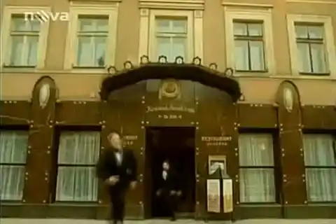 Vrchní, prchni, Stará louka - Krásná královna